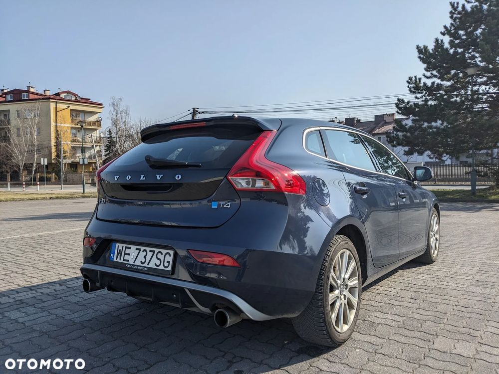 Volvo V40 T4 R-Design Momentum - 5