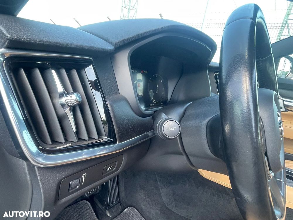 Volvo V90 D5 AWD - 36