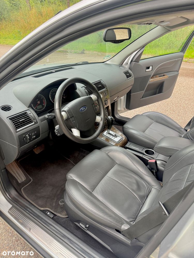 Ford Mondeo 2.5 V6 Ghia X - 16
