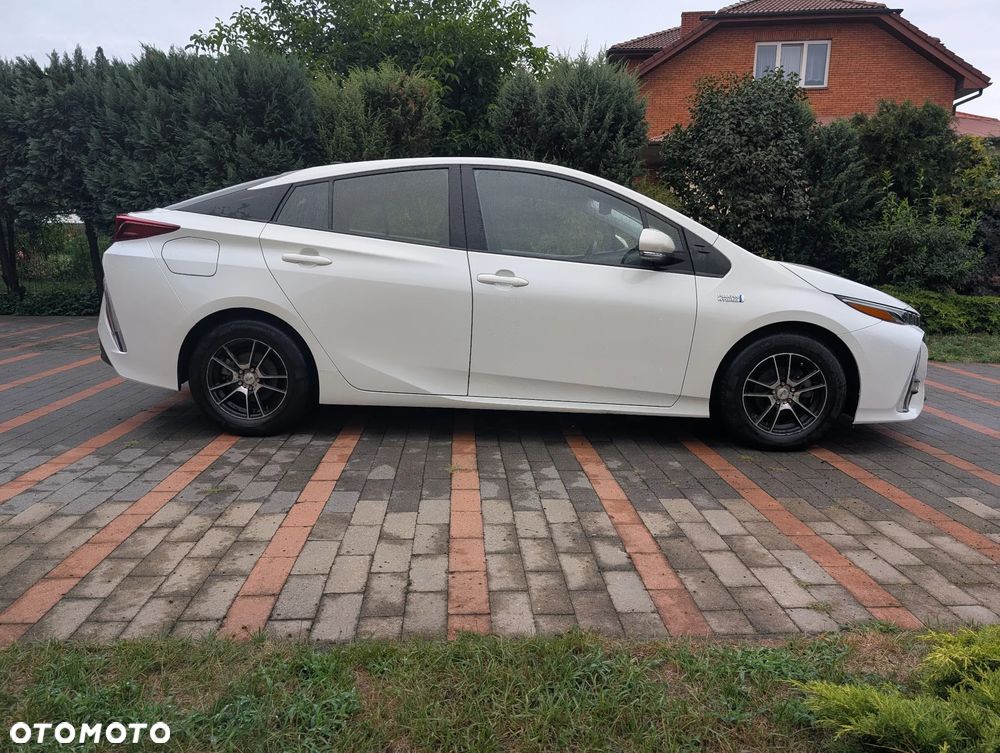 Toyota Prius Hybrid Solar - 8