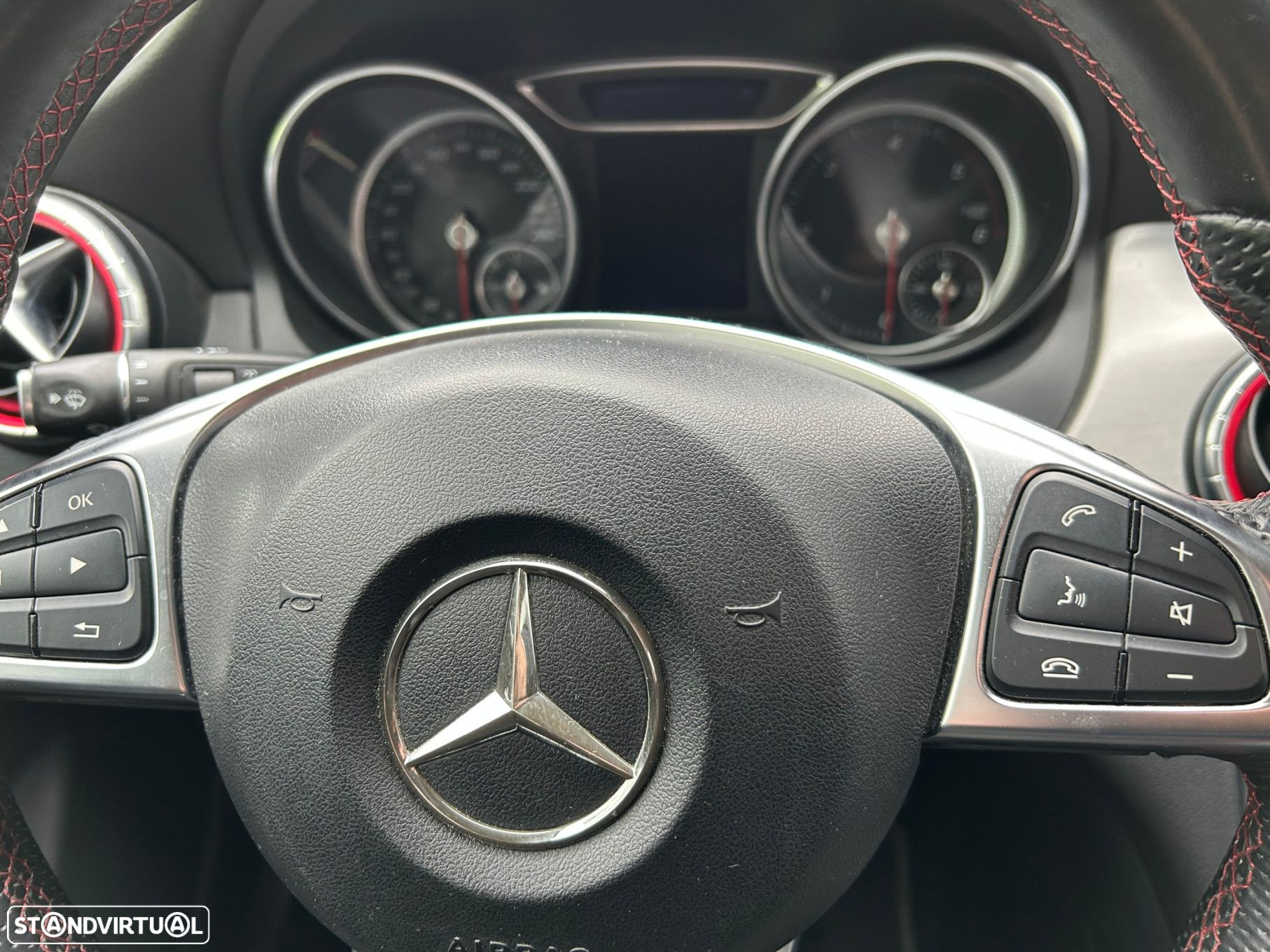 Mercedes-Benz CLA 180 Shooting Brake d AMG Line - 12