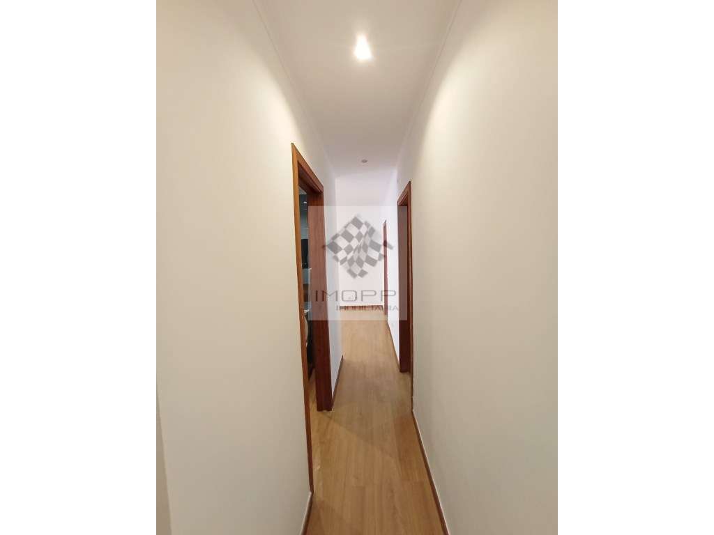 Espetacular T1 remodelado com logradouro em Benfica - Grande imagem: 5/27