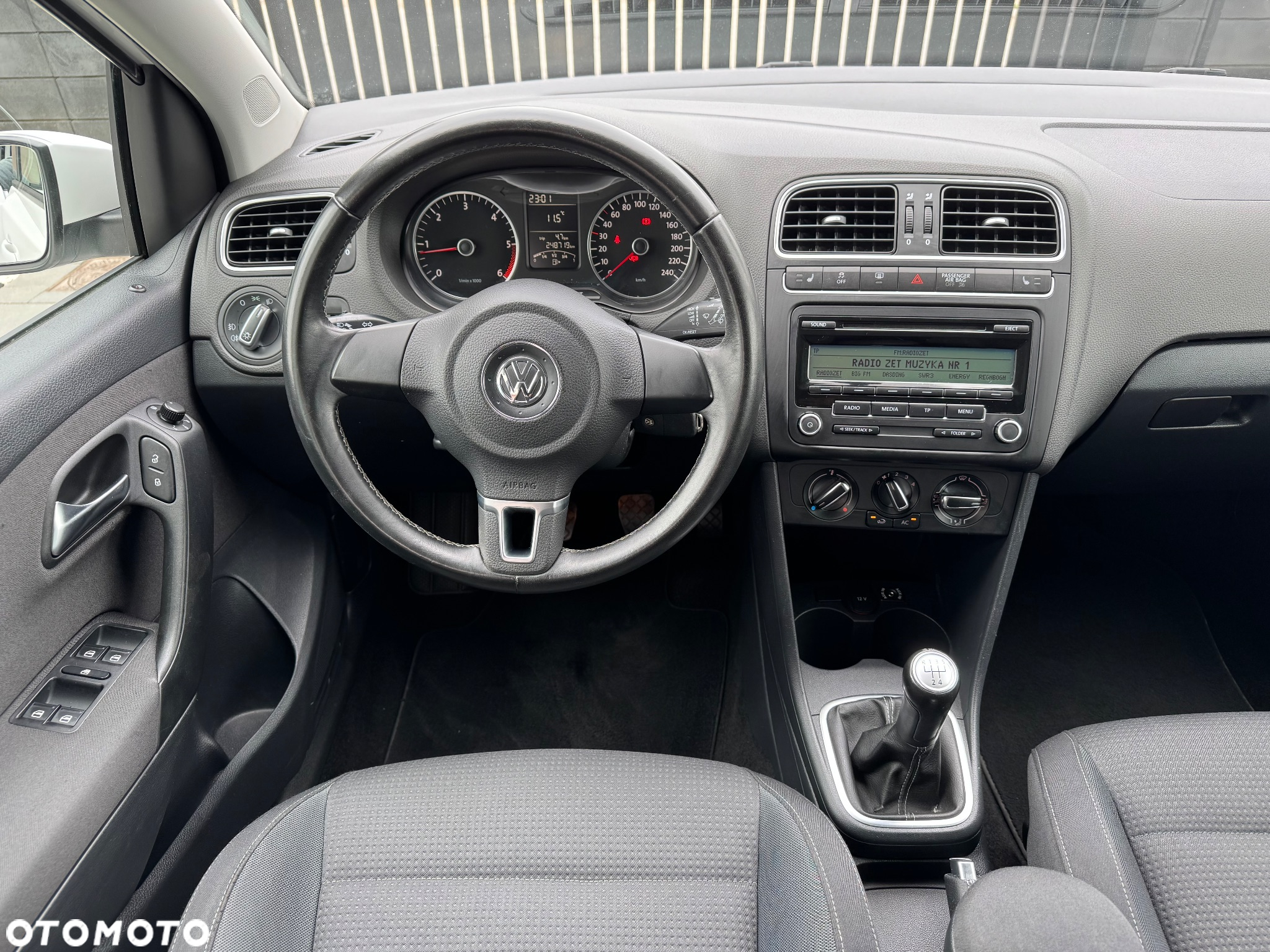 Volkswagen Polo 1.6 TDI Blue Motion Technology Comfortline - 14
