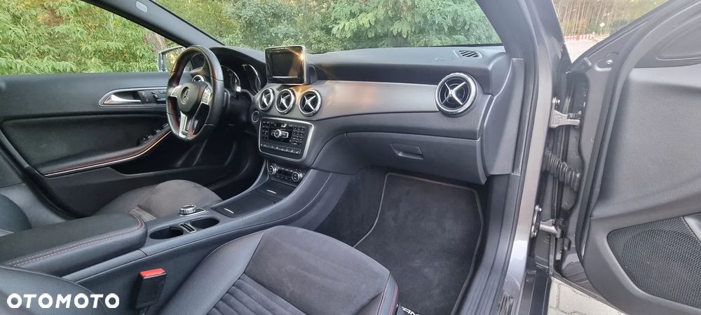 Mercedes-Benz GLA 250 4Matic 7G-DCT AMG Line - 24