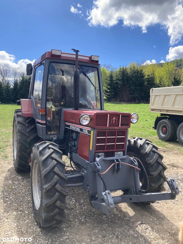 Case IH International 745 XL - 2