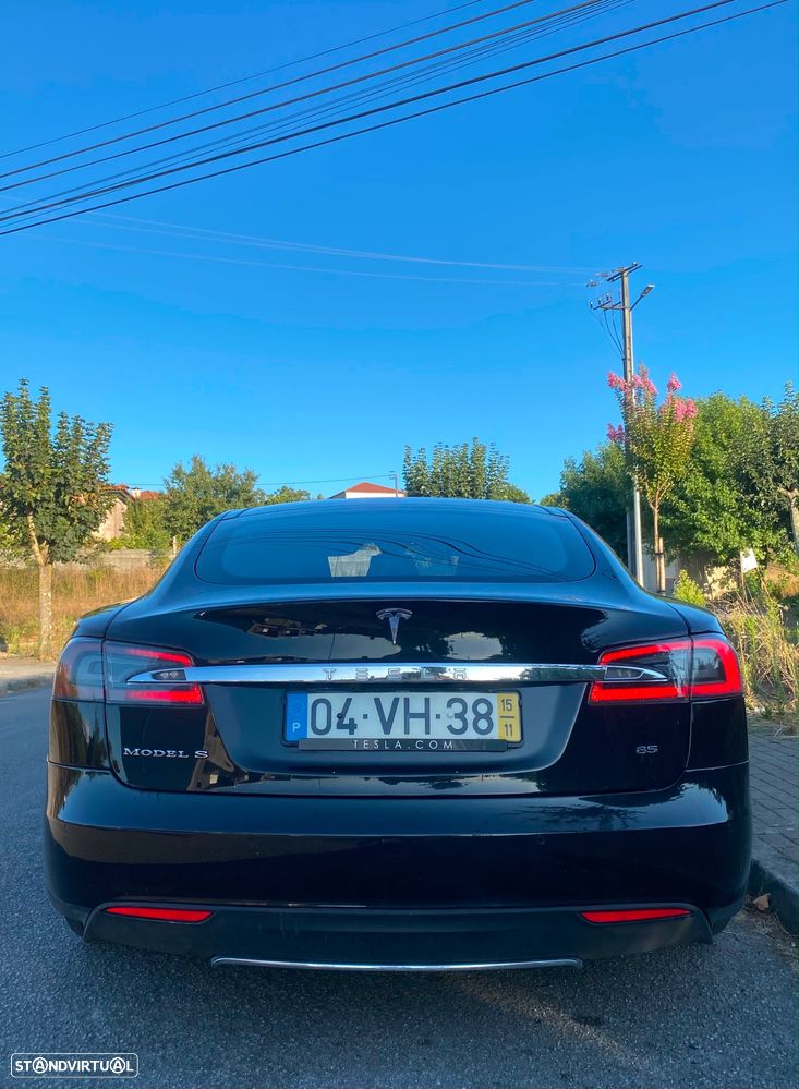 Tesla Model S - 5