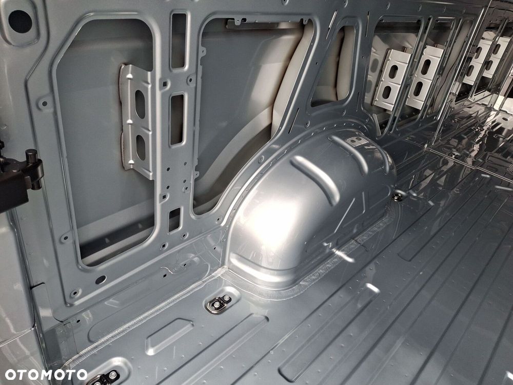 Volkswagen Crafter Furgon 4490 - 19