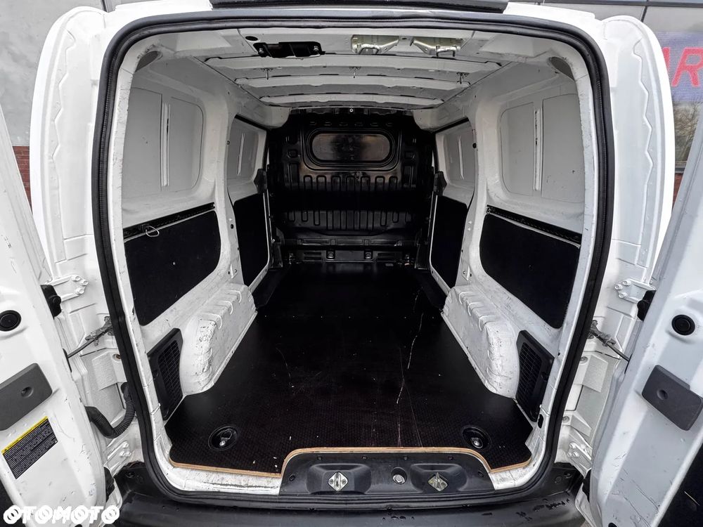 Nissan e-NV200 - 19