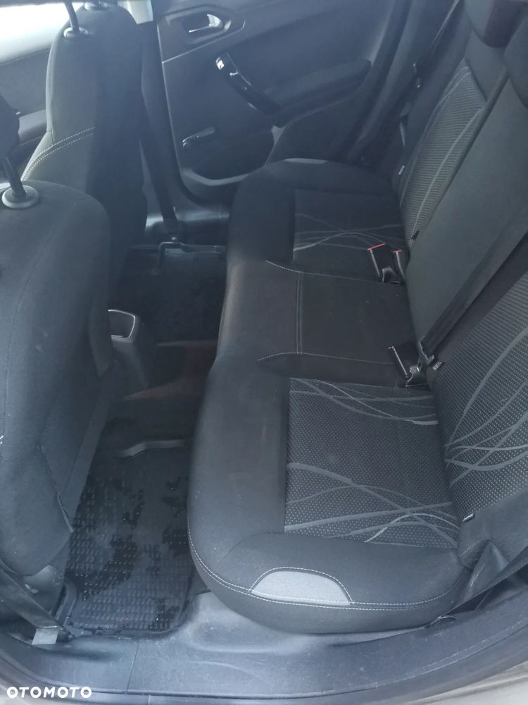 Peugeot 208 - 10