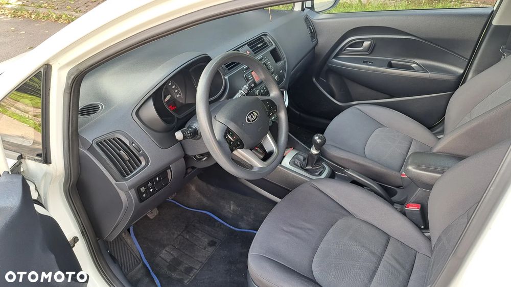 Kia Rio 1.2 L - 17