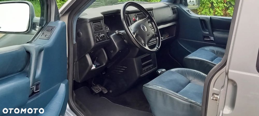 Volkswagen Caravelle - 18