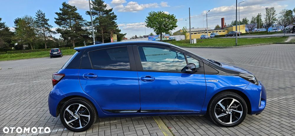 Toyota Yaris Hybrid 100 Selection Platinum - 23