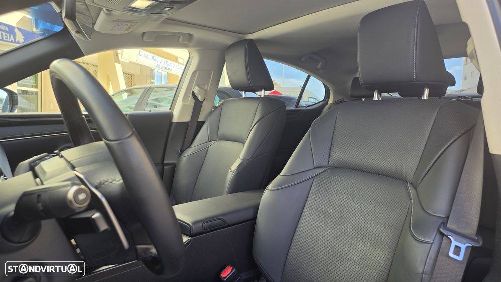 Lexus ES 300h Special Edition - 18