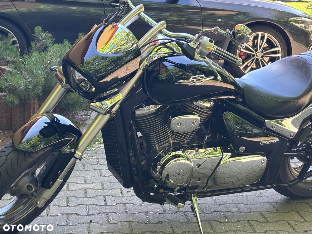 Suzuki Intruder - 8