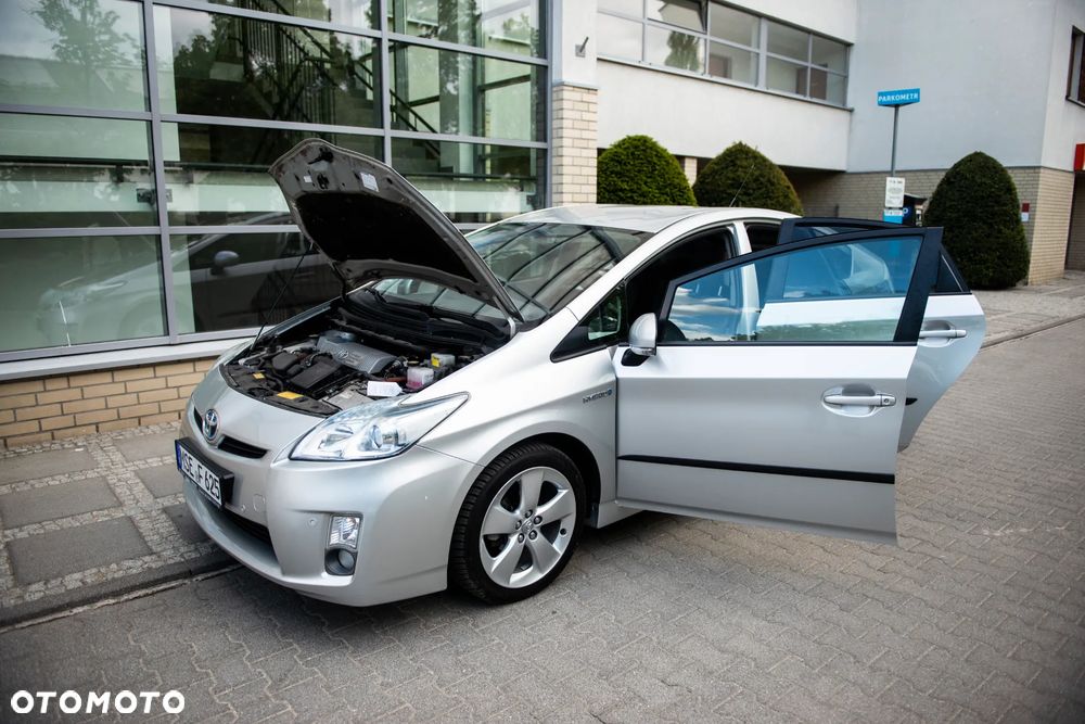 Toyota Prius (Hybrid) Executive - 10