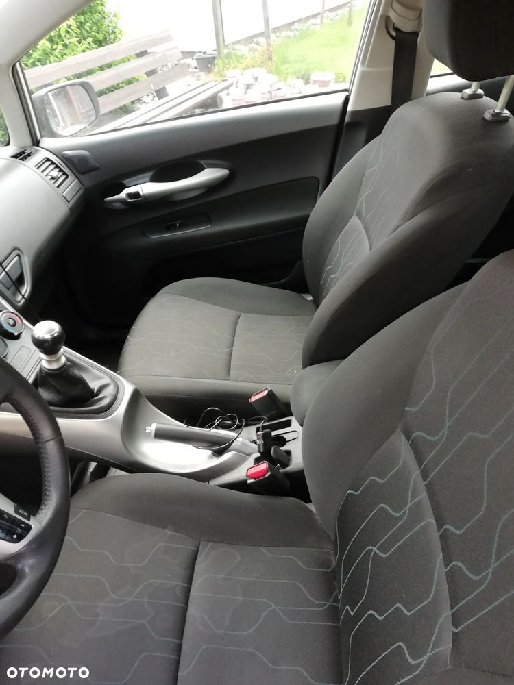 Toyota Auris 1.4 D-4D Luna EU5 - 5