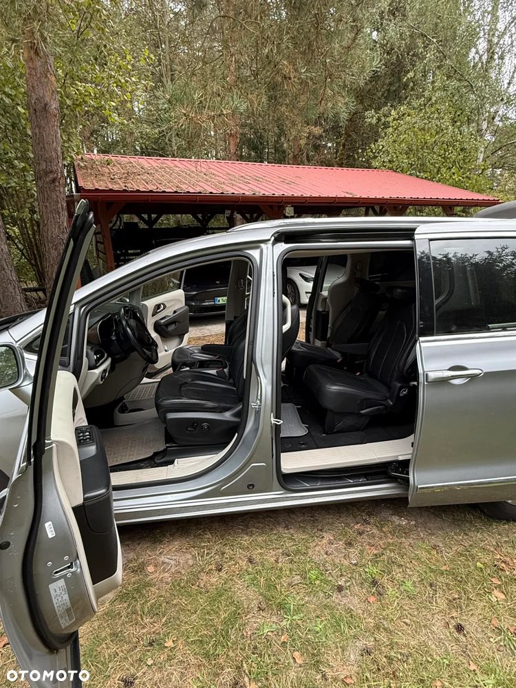Chrysler Pacifica - 11
