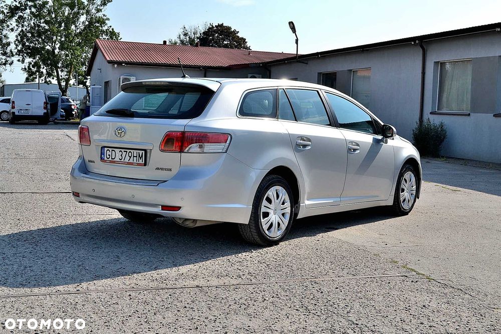 Toyota Avensis - 5