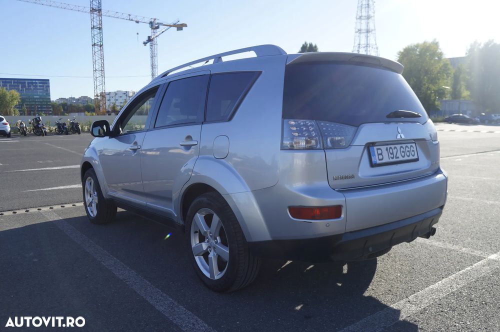 Mitsubishi Outlander - 8