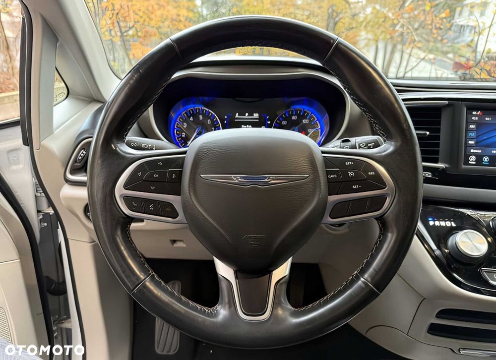 Chrysler Pacifica - 10