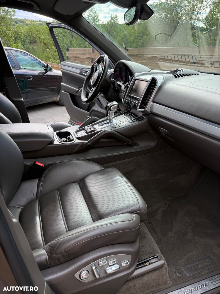 Porsche Cayenne - 7