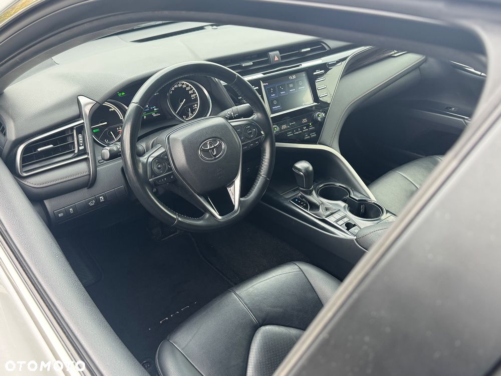 Toyota Camry 2.5 Hybrid Executive CVT - 12