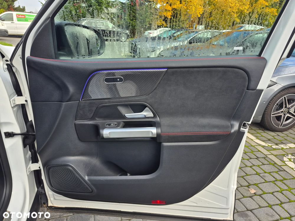 Mercedes-Benz GLB 200 AMG Line 7G-DCT - 33