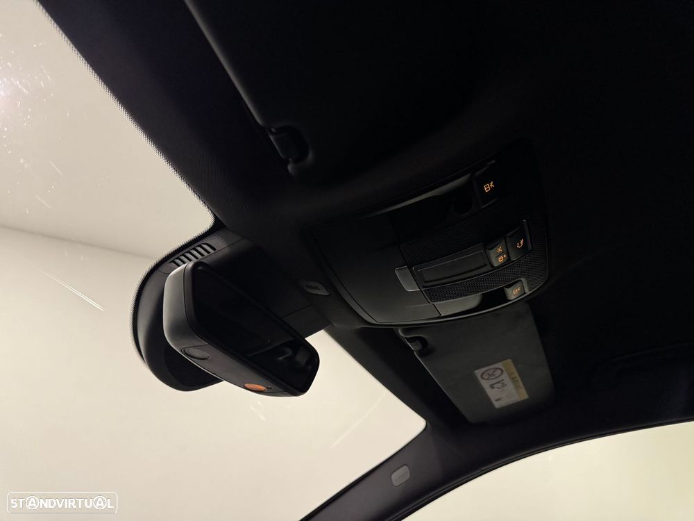 Mercedes-Benz GLA 200 - 52