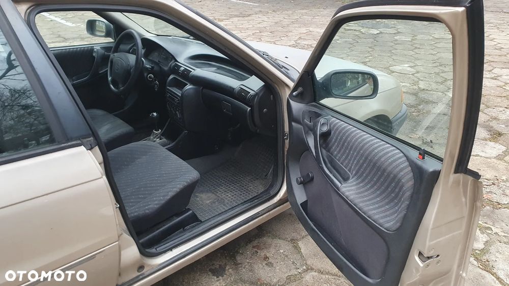 Opel Astra 1.4 16v GL - 17