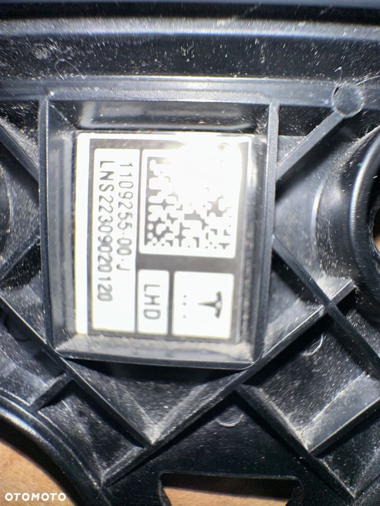 1109255-00-J KAMERA BOCZNY SŁUPEK PRAWY SZKLANY TESLA 3 - 4