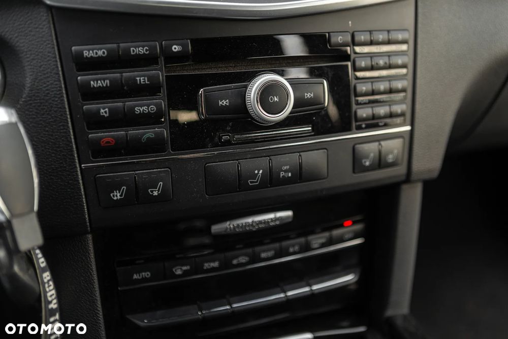 Mercedes-Benz Klasa E 350 CGI BlueEFFICIENCY 7G-TRONIC Avantgarde - 30