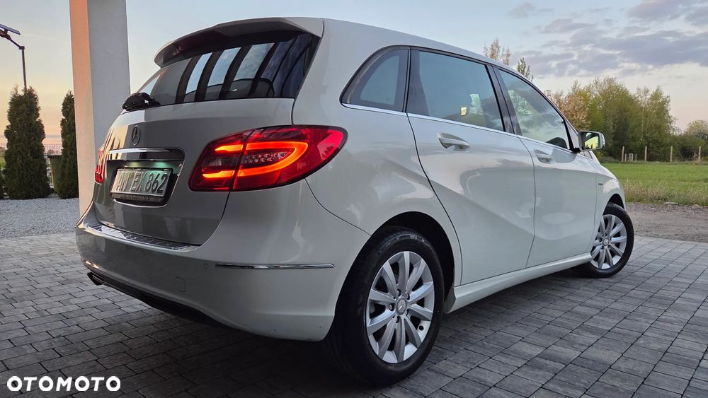Mercedes-Benz Klasa B 180 (BlueEFFICIENCY) - 23