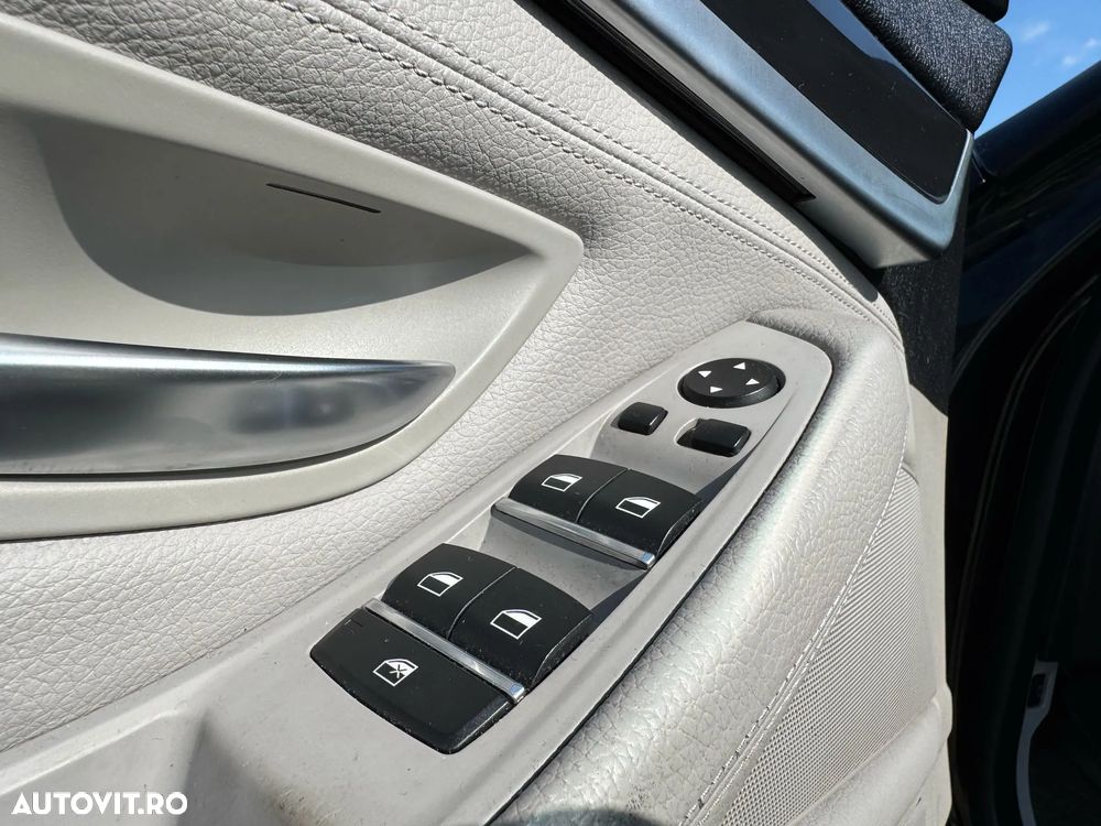 BMW Seria 5 525d xDrive AT - 15