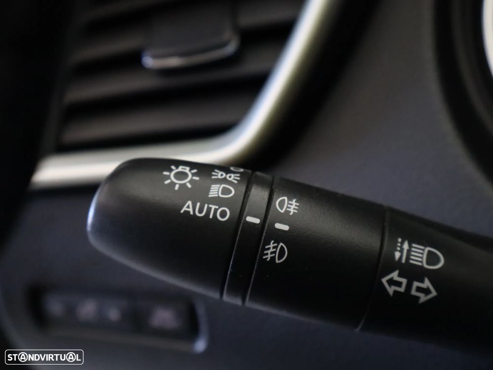 Nissan Qashqai 1.6 dCi Xtronic N-Connecta - 24