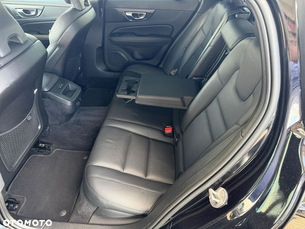 Volvo V60 Cross Country - 23