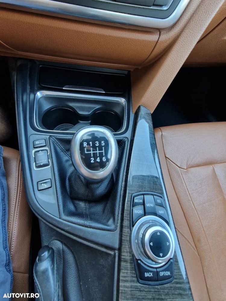 BMW Seria 3 318d Touring Luxury Line - 9