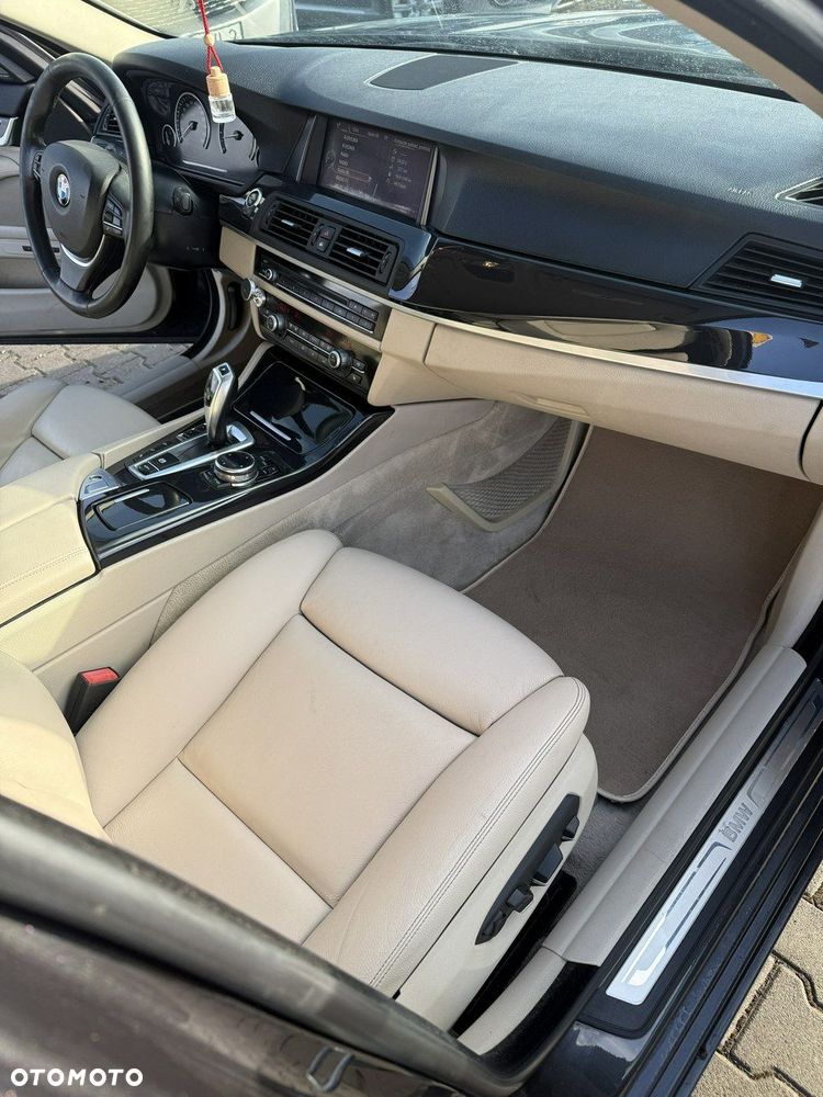 BMW Seria 5 528i xDrive Luxury Line - 17