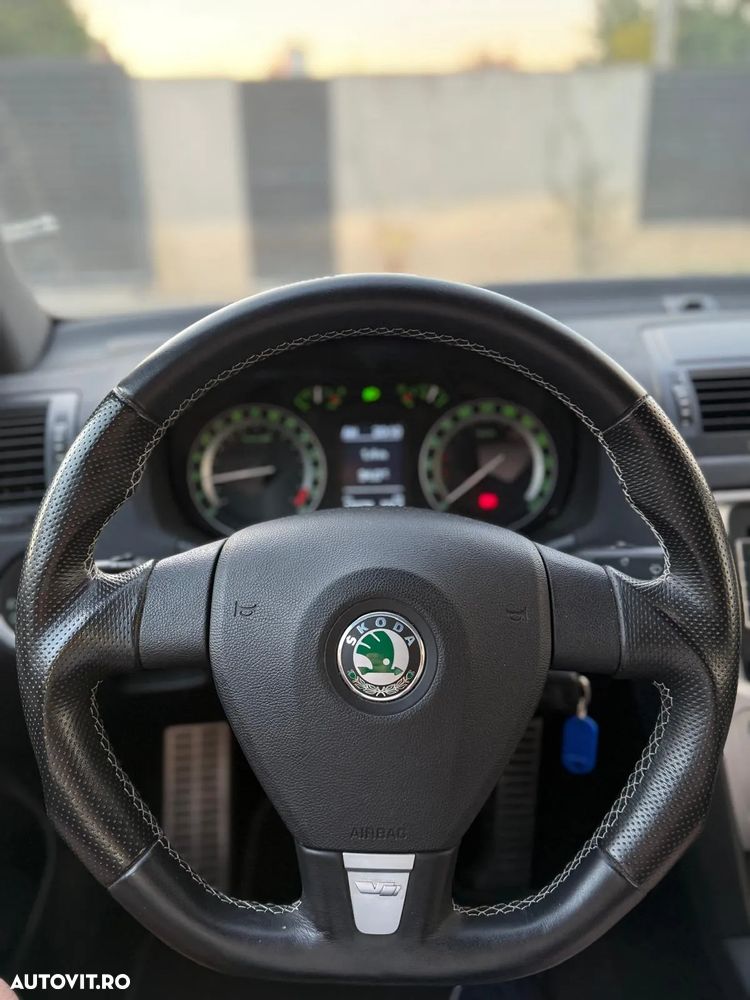 Skoda Octavia Combi 2.0 TFSI RS - 13
