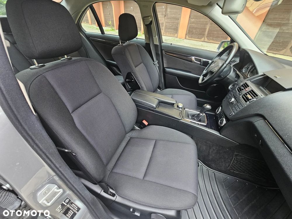 Mercedes-Benz Klasa C 180 Kompressor BlueEFFICIENCY - 25