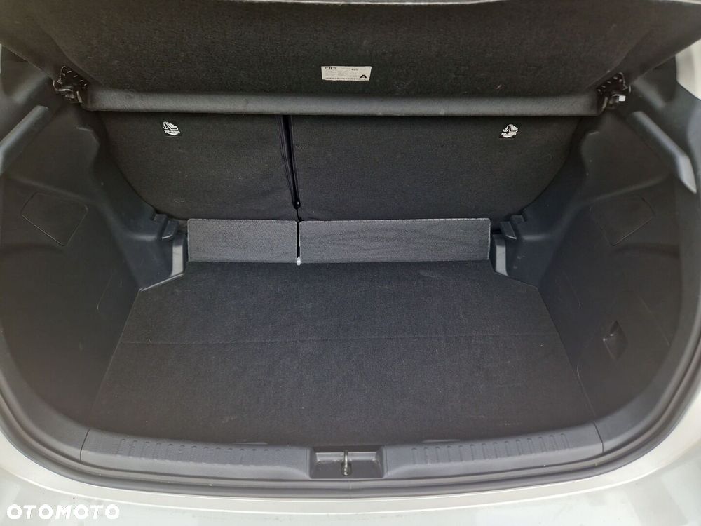 Toyota Yaris Hybrid 1.5 Style - 13