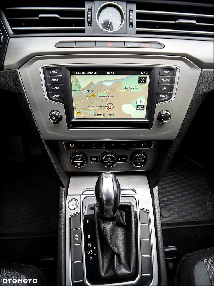 Volkswagen Passat - 25