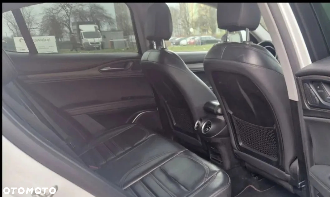 Alfa Romeo Stelvio 2.0 Turbo 16V AT8-Q4 Sprint - 9