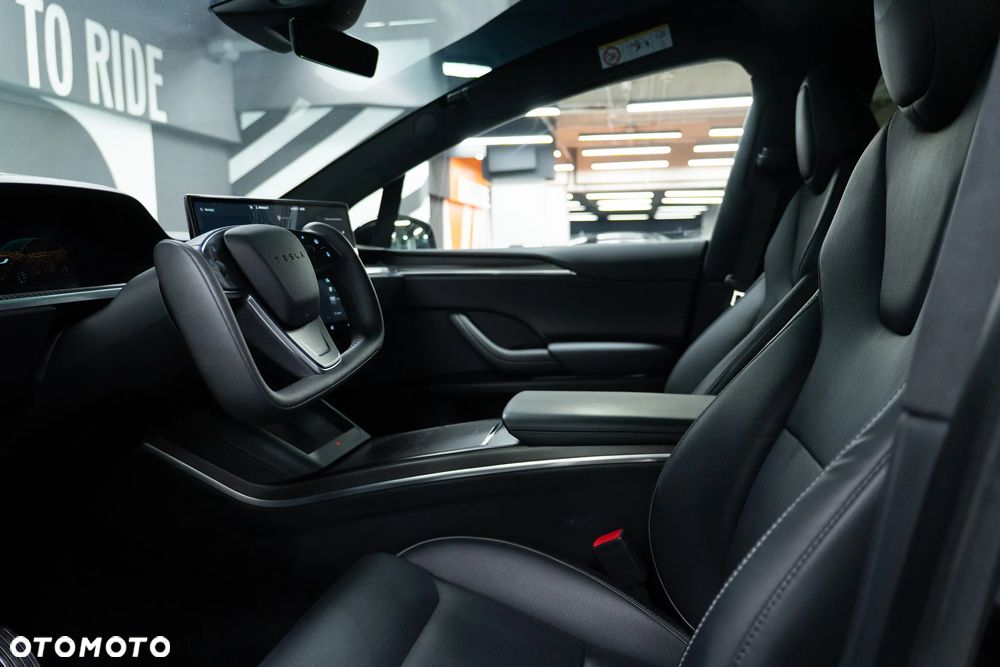 Tesla Model X - 34