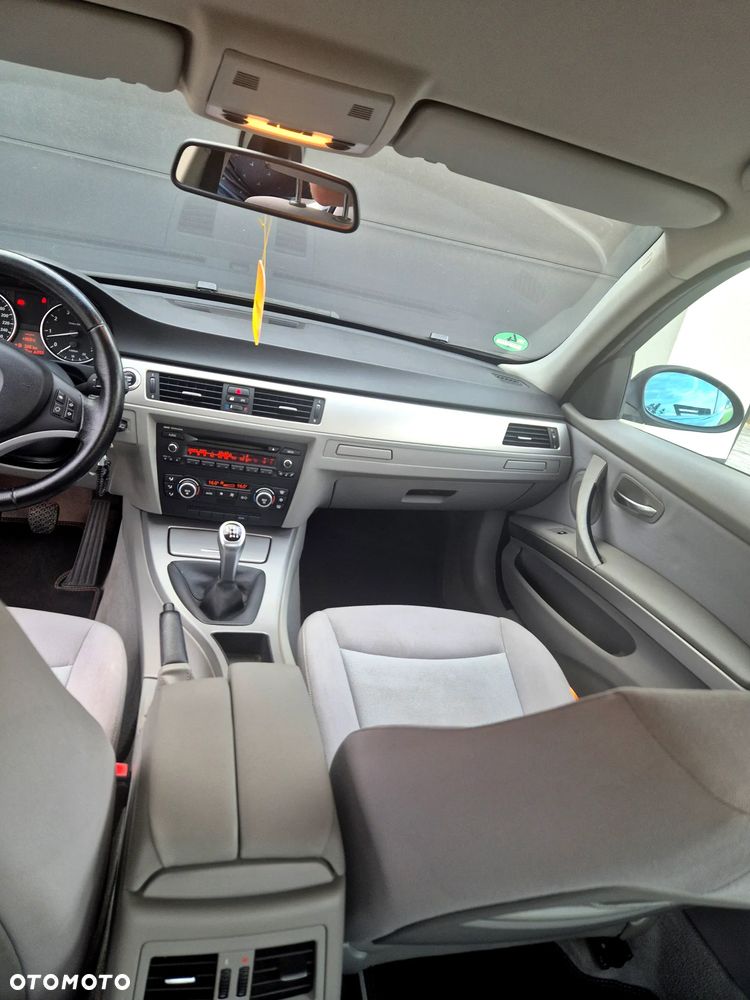 BMW Seria 3 - 24