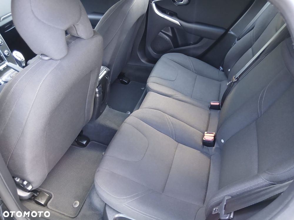 Volvo V40 D2 Momentum - 35