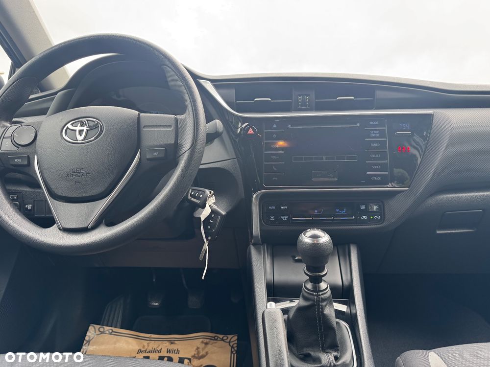 Toyota Auris 1.33 Dual-VVT-i Design Edition - 20