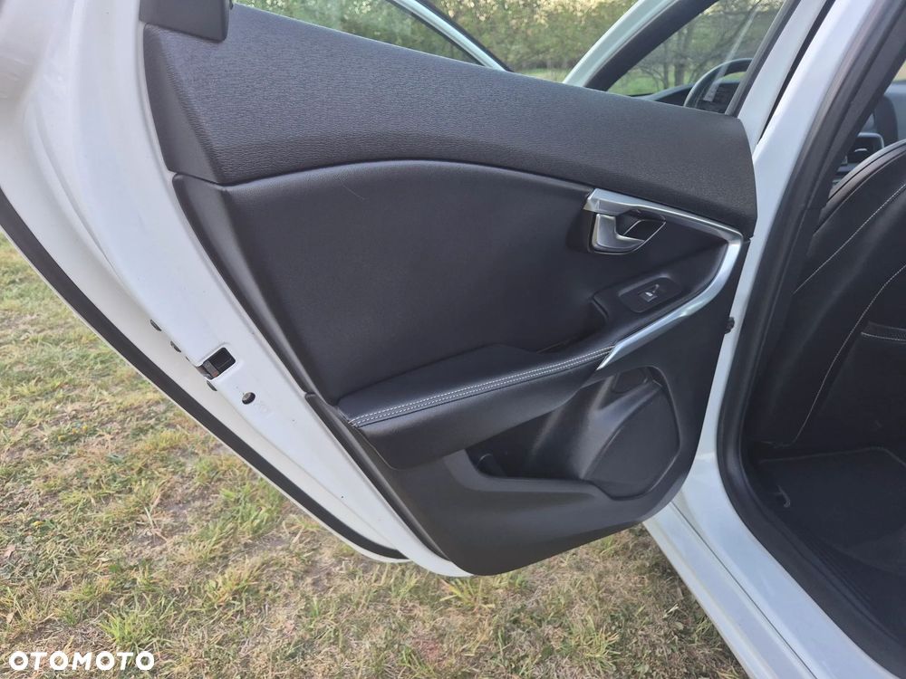 Volvo V40 D2 Drive-E R-Design Momentum - 14