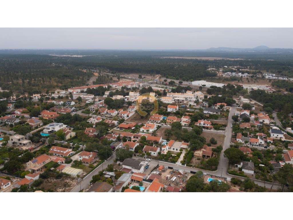 Moradia Isolada com espaço comercial em zona nobre - Grande imagem: 2/30