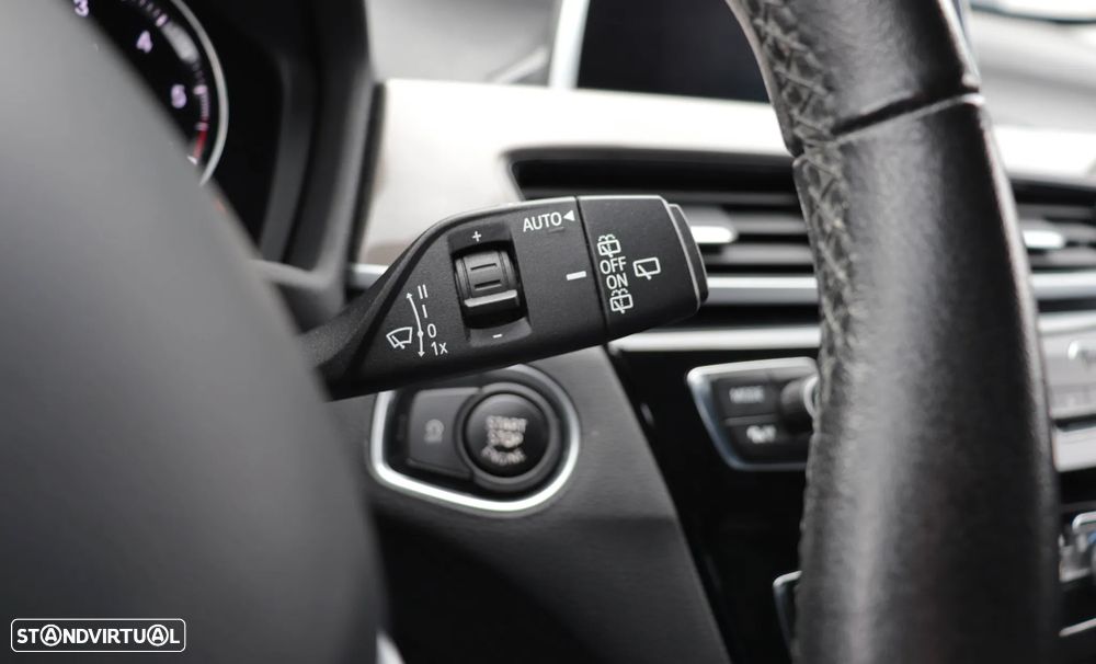 BMW X1 16 d sDrive xLine Auto — fotografia 28
