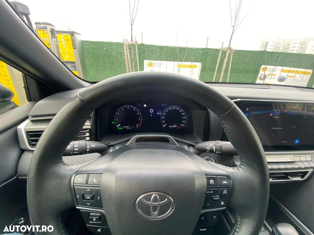 Toyota Camry Executive - 16